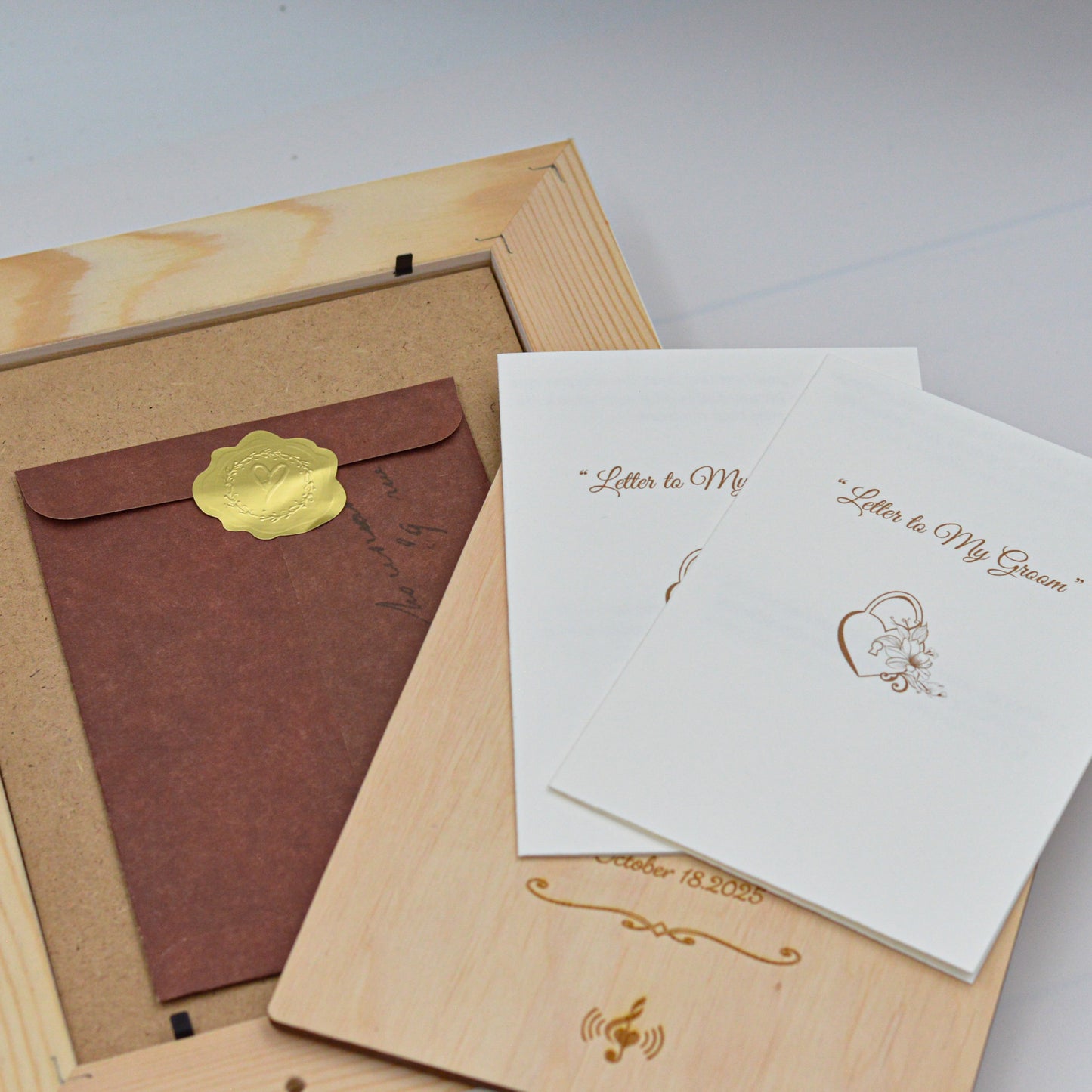 Unity Wedding Lock Ceremony Set – Vintage Personalized Keepsake Frame (Cream Classic)